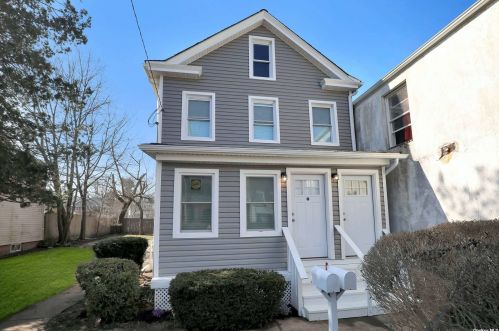 22 Spring St, Muttontown, NY 11771-1404