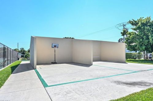 600 Neapolitan Way, Naples FL  34103-8568 exterior