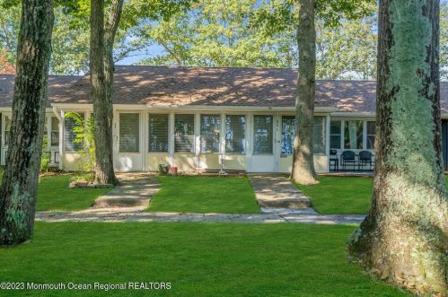 274 Kingston Ct, Lakewood, NJ 08701-8172