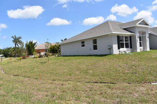 6841 Jorgensen Rd, Fort Pierce, FL 34983-1310