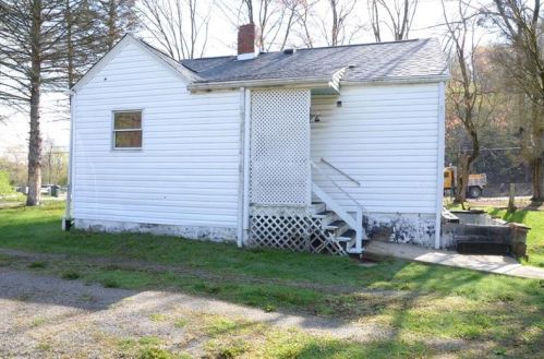 700 Santiago Rd, Imperial, PA 15126-9102