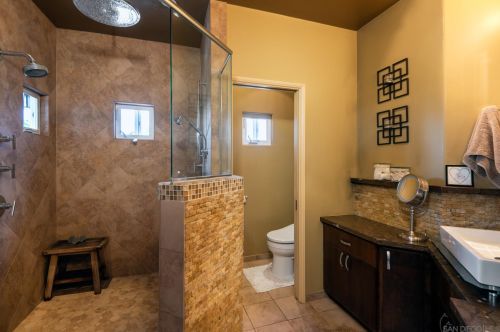 2562 Grandview St, San Diego CA 92110-1031 exterior