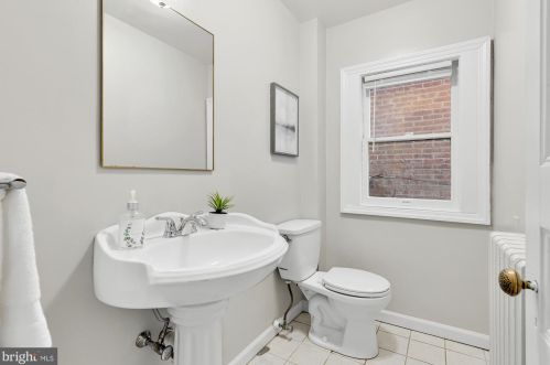 124 6 St, Washington DC 20002-2215 exterior