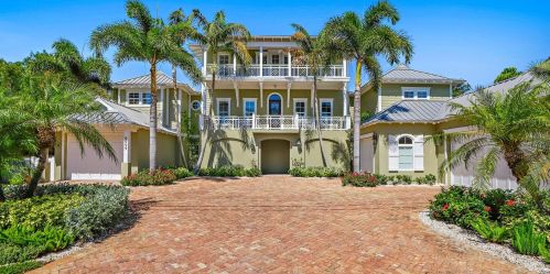 8099 Bayshore Dr, Saint Petersburg, FL 33706-5234