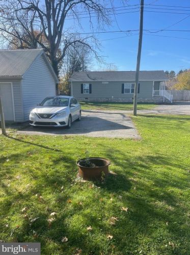 449 Franklin St, Hanover, PA 17331-3909