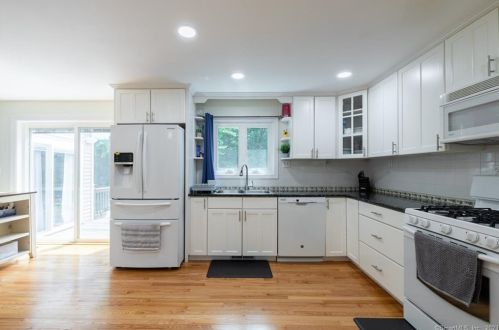 20 Del Prado Dr, Bristol CT  06010-2333 exterior