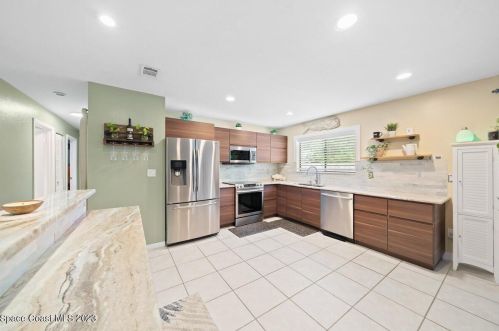 955 Schumann Dr, Sebastian FL  32958-5331 exterior