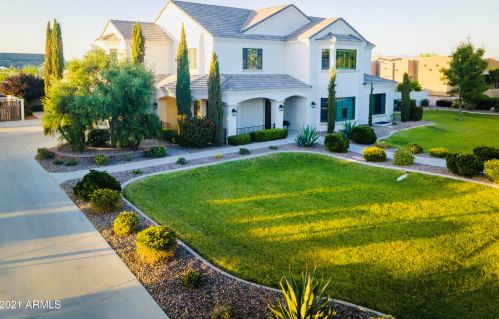 2710 Cattle Dr, Gilbert AZ  85297-8116 exterior