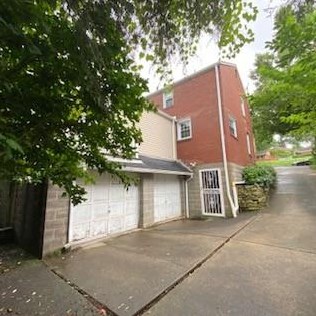 2173 Lindsay Rd, Pittsburgh, PA 15221-1246