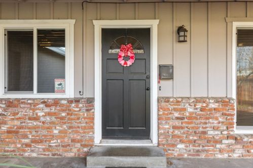 1012 Whittier Ave, Modesto CA  95350-3056 exterior