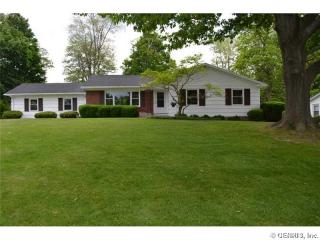 38 Thorntree Cir, Penfield, NY 14526-1224