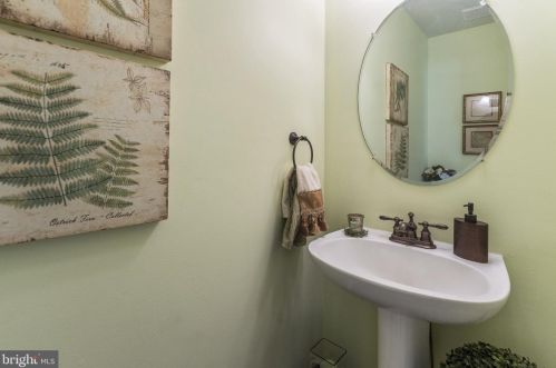 107 Trowbridge Ln, Downingtown PA  19335-4414 exterior