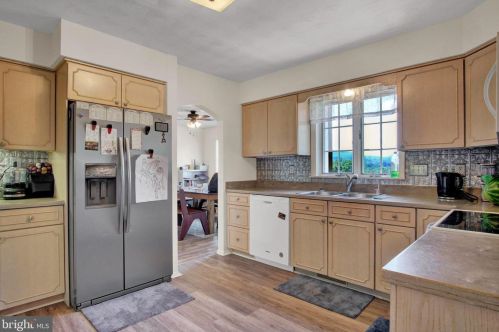 11 Thrush Dr, Carlisle PA  17015-7653 exterior