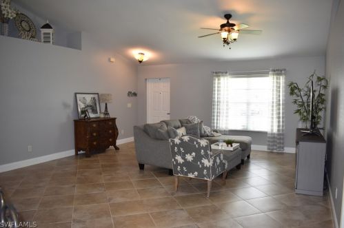 4627 34th St, Cape Coral, FL 33993-7925