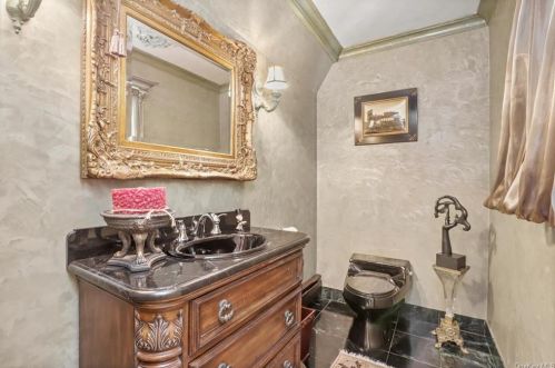 471 Bonnie Ct, Yorktown Hgts NY  10598-2001 exterior