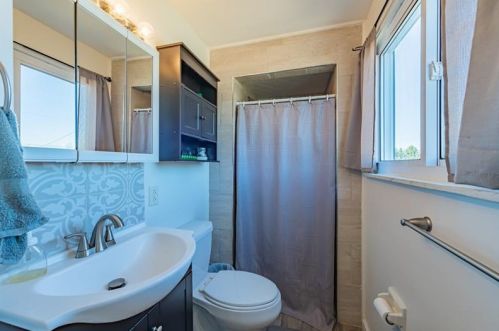 216 Connecticut Dr, New Kensington PA  15068-3523 exterior