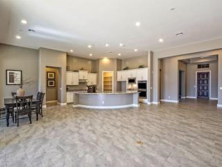 9371 Foothill Dr, Peoria, AZ 85383-2994