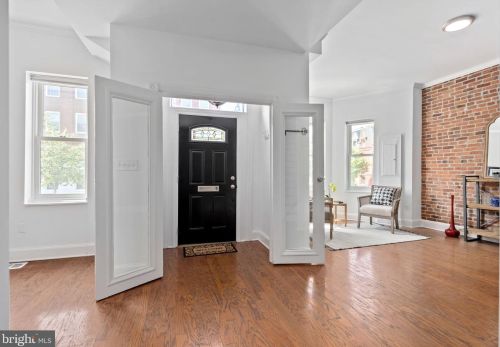 817 T St, Washington DC 20001-4119 exterior