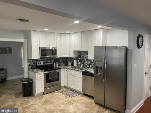 18 Harrow Pl, Wilmington DE  19805-1241 exterior