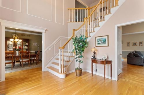 4 View Dr, White House Station, NJ 08889-5600