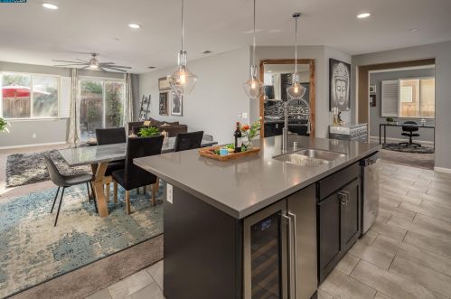 16785 Ore Claim Trl, Lathrop CA  95330-8842 exterior