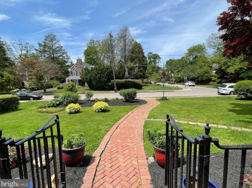 8327 High School Rd, Melrose Park, PA 19027-2027