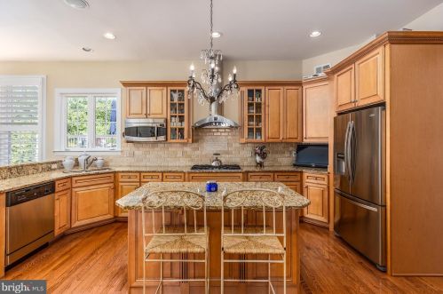 18345 Mid Ocean Pl, Leesburg VA 20176-7451 exterior