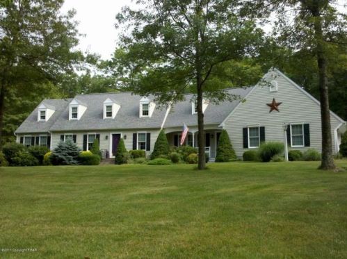 153 Wyndham Dr, Cresco, PA 18326-7447