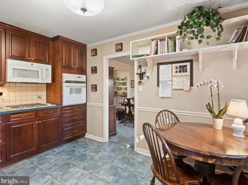 1606 Windybush Rd, Wilmington DE  19810-4442 exterior