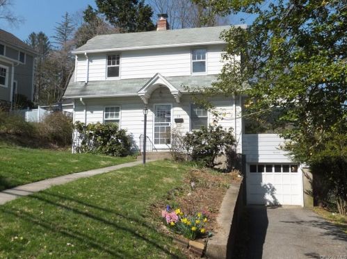 19 Grandview Ave, Pleasantville NY  10570-2032 exterior