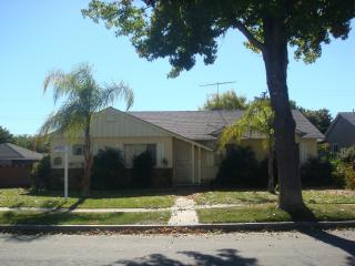 1002 Winn Dr, Upland, CA 91786-4438