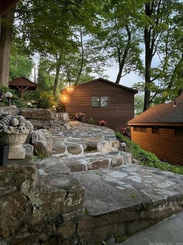 33 Deer Run, Danbury, CT 06812-3545