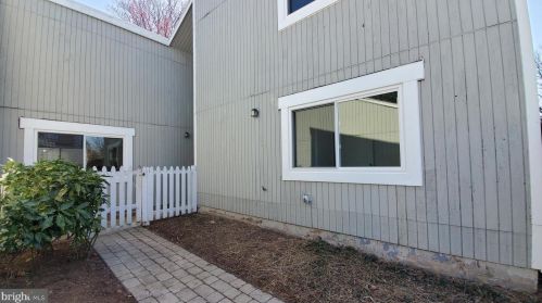 408 Arkansas Ave, Herndon, VA 20170-5480