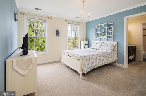 240 O St, Purcellville VA  20132-3002 exterior