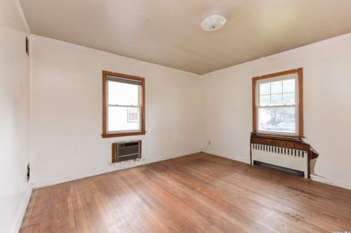 601 8th Ave, New Hyde Park NY  11040-5405 exterior
