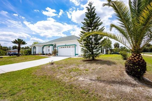 1900 6th St, Lehigh Acres, FL 33936-1006