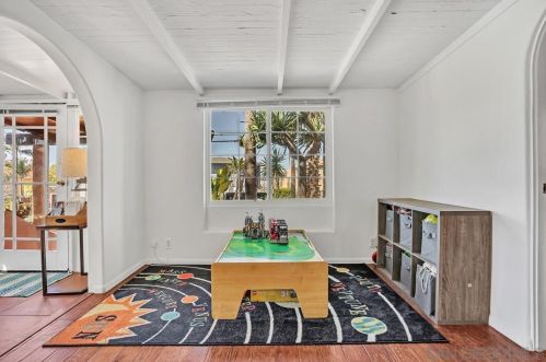 232 Rios Ave, Solana Beach CA  92075-1240 exterior