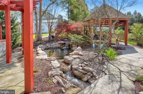 6411 Devonshire Hts Rd, Harrisburg PA 17111-4818 exterior