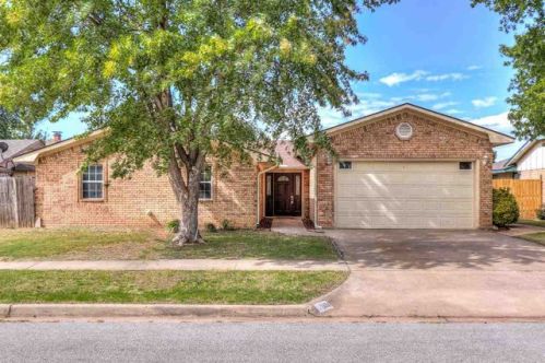 1614 79th St, Lawton, OK 73505-2414
