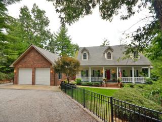 205 Teaberry Ln, Hendersonville, NC 28739-6940