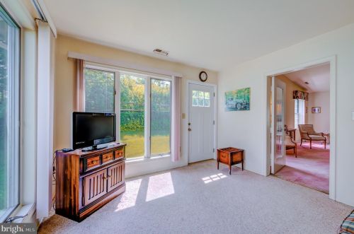 12 Meadowwood Ct, Columbus NJ  08022-1026 exterior