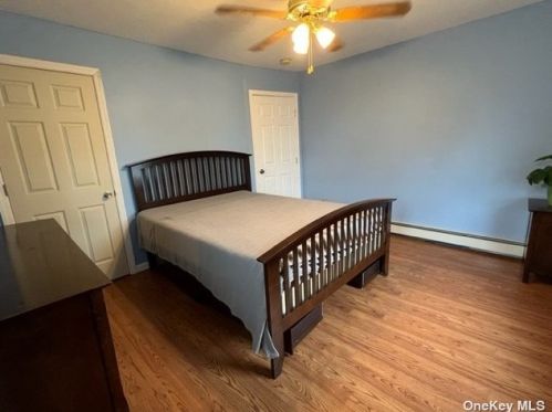 80 Doges Promenade, North Lindenhurst NY  11757-6408 exterior