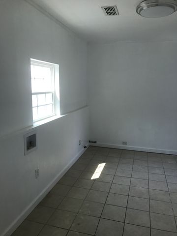 304 Ballentine St, Trenton, TX 75490-2406