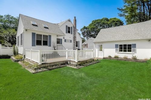 324 Oak Neck Rd, West Islip NY  11795-3613 exterior
