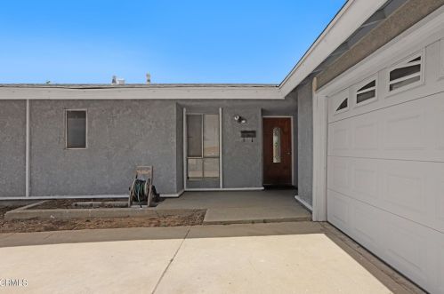 2211 Isabella St, Oxnard CA  93036-2621 exterior