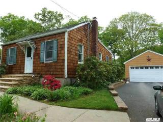 224 Larch Ln, Smithtown, NY 11787-4432