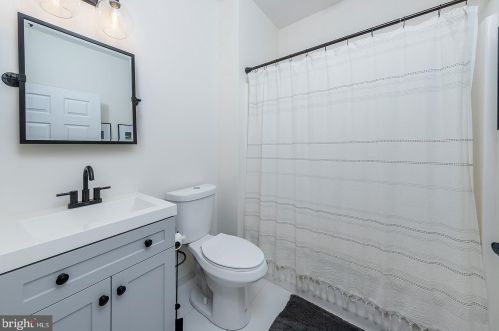 303 Bittlewood Ave, Berlin Boro NJ  08009-9491 exterior