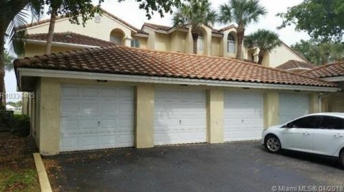 9201 Glenmoor Dr, West Palm Beach, FL 33409-2833
