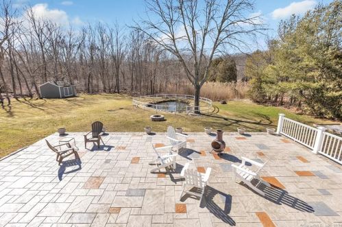 136 Vlg Rd, Huntington CT 06484-1778 exterior