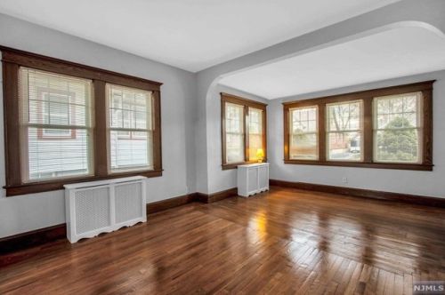 491 James St, N Milford NJ  07646-1023 exterior